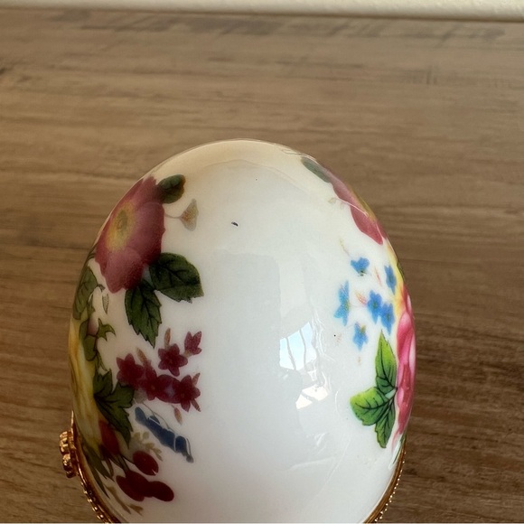 Vintage Porcelain Egg Trinket Box Jewelry Holder Floral Hinged Decor - Picture 7 of 10